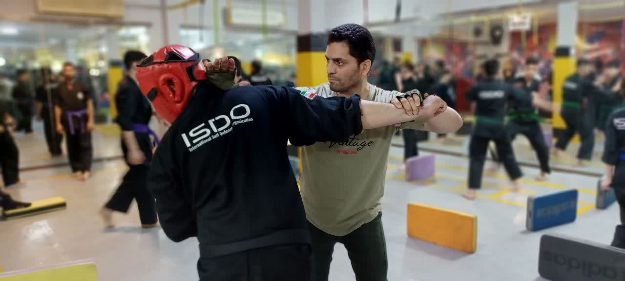 ناصر استاد رحیمی دفاع شخصی بانوان در تهران مهران